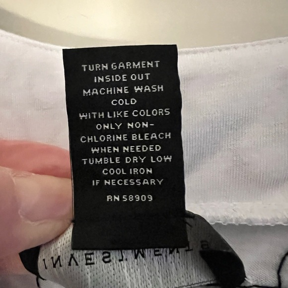 ⭐️Host Pick⭐️ Investments Women’s top White with Black size 1X - Picture 7 of 7